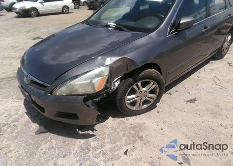 2007 Honda Accord 2.4 Ex z USA, uszkodzony, nr VIN 1HGCM56887A142291